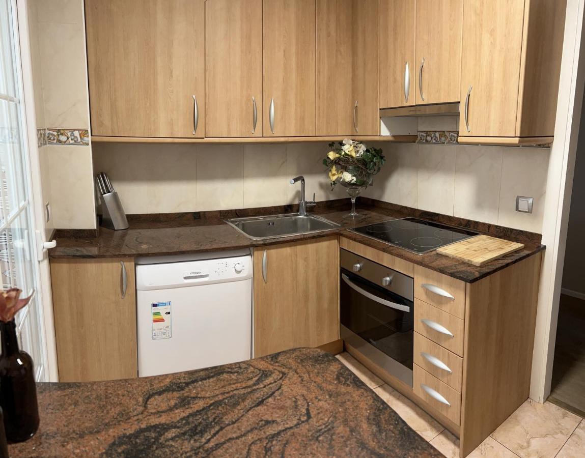 Lux Apartament Салоу Экстерьер фото